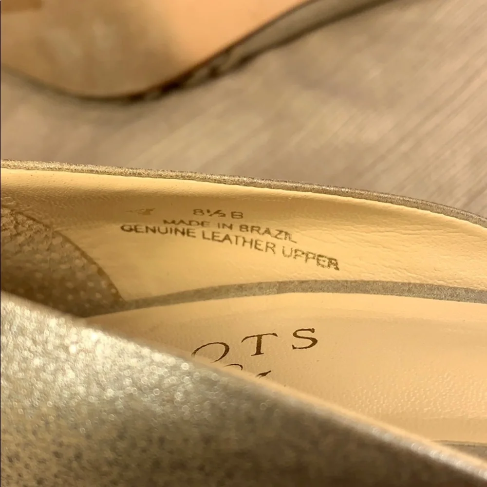 TALBOTS worn once 8.5B leather 3.5”heels 0.5”platf